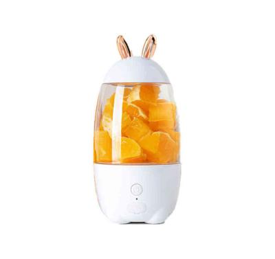 China Easy Handling 2021 New Portable Household Anti Electric Discharge USB One Button Filling Durable Fresh Mix Juicer for sale