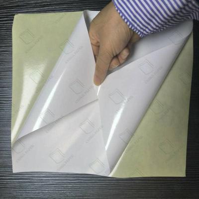 Chine 150-250 g de papier autoadhésif blanc brillant pour l'étiquetage à vendre