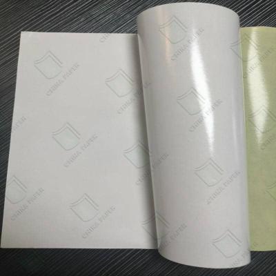 Chine Surface lisse papier de décharge jaune papier autoadhésif pour étiquette d'instruction à vendre