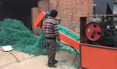 Chine Défibreur de feuille de plastique de chute de filet de pêche tournant la conception tordue de couteau à vendre