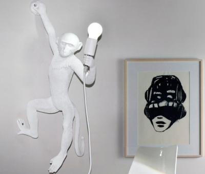 Chine Le singe matériel de résine forment les bougeoirs contemporains de mur de 70*25cm pour l'hôtel à vendre
