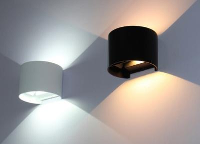 Chine Lumière moderne imperméable en aluminium de mur de 135*100mm couloir de noir/blanc à vendre