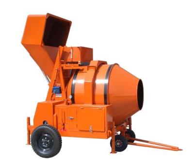 China Máquina de mistura de betão movida por motor a diesel/remolque móvel de mistura de betão de tambor reverso à venda