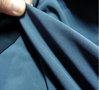 China Hoja de esponja de material de neopreno de caucho SCR de doble cara de 3 mm - 6 mm espesor 10% 30% 50% SCR Negro fuera de blanco Beige en venta