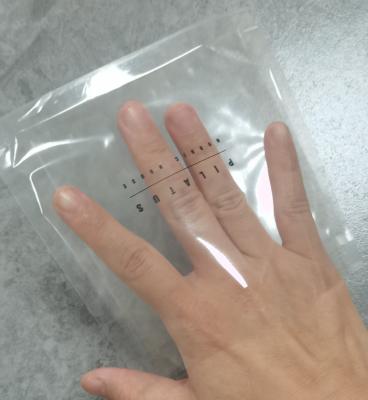 China Alta textura Bolsas de papel de vidrio 100% transparentes Manija cortada a presión Certificado FSC para embalajes sostenibles en venta