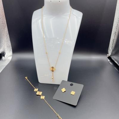 China Flowers High Polish Newest Gold Color Stainless Steel Earring ,Necklace , Bracelet Sets For Lady à venda