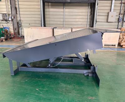 China Easy To Use Heavy Duty Mechanical Loading Dock For Warehouse for sale
