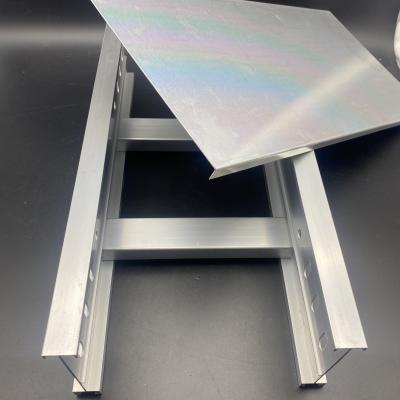 China Escalera de cable de aluminio de construcción con tapa en venta