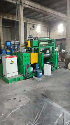 China Electric Control Distance Adjustment Two Roll Mill For Rubber Compounding / Rubber Mixing Mill With Stock Blender for sale