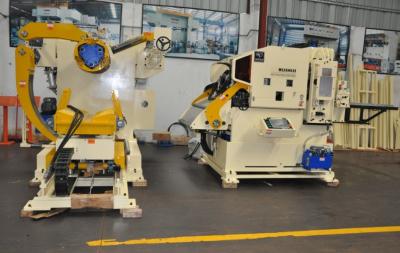 China 3 resistentes en 1 alimentador de acero de la enderezadora de Decoiler de la tira para la máquina de la prensa en venta