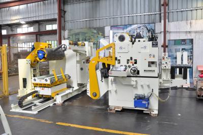 China 5000kg automotriz AC2.9kw Decoiler y enderezadora en venta
