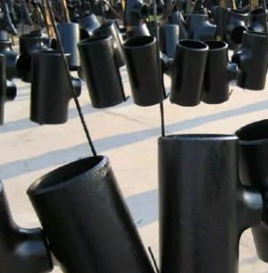 Chine Peinture 15crmo de noir de pièce en t d'égal d'acier au carbone de tuyaux de communication à vendre