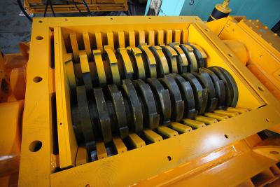 Chine Matériel pratique d'acier allié de machine de déchiquetage de déchets solides de RGD1200 90KW à vendre