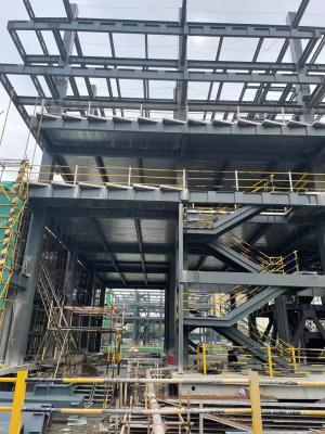 Chine Le plancher multiple a préfabriqué la préparation de surface galvanisée par bâtiments en acier Gr50 à vendre