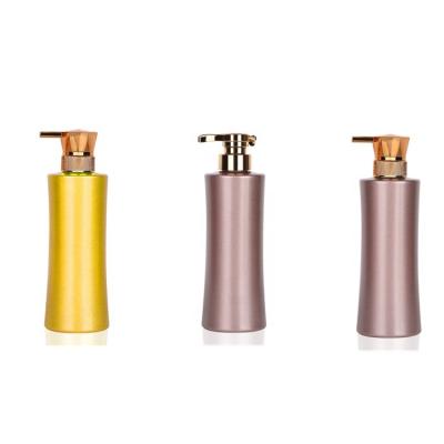 China Lightweight Luxury Custom Printed Flat Shoulder Gold Mounted Luxury Gold 500ml Pump Lotion Bottles For Shampoo Bath Gel for sale