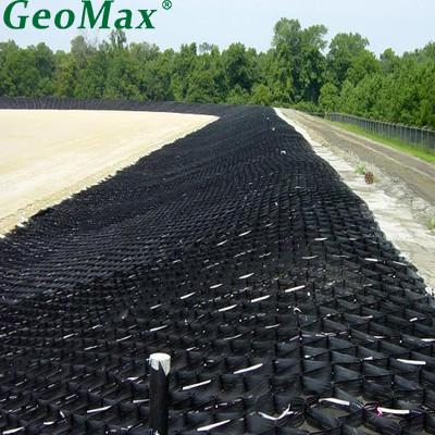 Chine Géocelle en HDPE noir 200 mm Hauteur 445 mm Espace de soudage pour les murs de soutènement Murs de rivière Remplacement de gabions Mur végétalisé à vendre