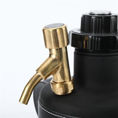 China 2021 New PORTABLE 4Liter Mini Keg With CO2 Tap And Regulator 128oz Mini Beer Shaker Keg For Beer for sale