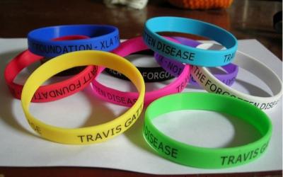 China Silicone Colored Rubber Bracelets With Silk Screen Print 202 * 12 * 2mm for sale