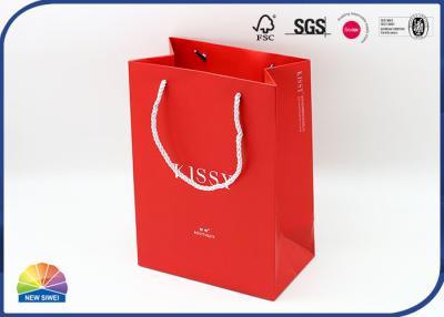 Chine La couleur 250gsm de Pantone a enduit le sac de papier de cadeau donnent à graver une consistance rugueuse en refief à vendre