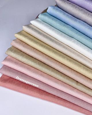 China Fashion wholesale textured hijab munasatiborong ombre satin crinkle shawl hijab popular in malaysia for sale