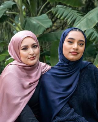 China 2021 Fashion Classic Malaysia Silk Satin Pleated Satin Muslim Headscarf Shawl for sale