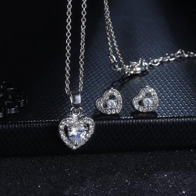 China FASHIONABLE Sweet Romantic CZ Crystal Heart Stud Earrings Bling Diamond Love Heart Necklace Jewelry Set Earrings for sale