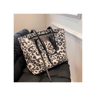 China High quality guaranteed quality women canvas shoulder bag large capacity unique handbag for sale