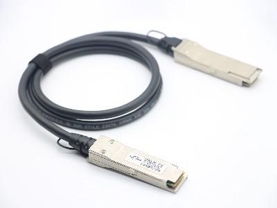 China Naadloze gegevensoverdracht van 40 Gbps 100G QSFP28 naar QSFP28 1M DAC-kabel voor gegevensoverdracht Te koop