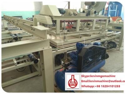 Chine Petit pain de alimentation automatique de panneau de mur de matière première formant la machine, machine de panneau de mur de panneau de paille à vendre