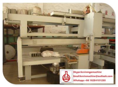China Máquina de la formación de hoja de la techumbre de la pared de bocadillo del cemento de la fibra con tecnología de extrudado del rodillo doble en venta