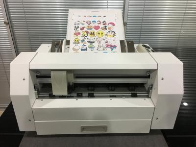 Chine Feuille pour couvrir la machine de découpage de label de vinyle, découpeuse VCT - LCS d'autocollant de label à vendre