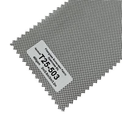 Chine sergé de tissu de protection solaire de fibre de verre de 0.75mm Polyeste tissant 2x2 à vendre