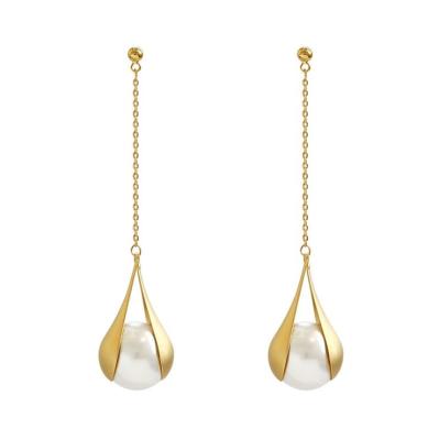 China Simple Elegant INS Earring Personalized Retro Pearl Earrings 925 Silver Needle Metal Tassel Earrings Long for sale