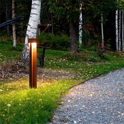 Chine Lumières de jardin rustiques rouges Lumières extérieures en acier corten Boîte de lampe extérieure en métal 10Watt à vendre