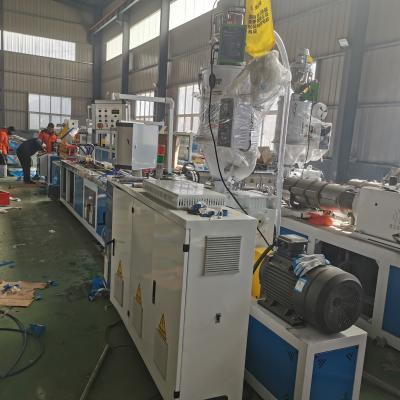China 200-250Kg/H Máquina de extrusão de perfis de plástico para manutenção de temperatura à venda