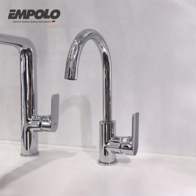 China Brass Faucet 360 Hot and Cold Water Sink Mixer Tap Traditional Kitchen Faucets Manufacturer for sale