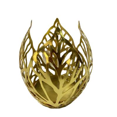 China Morden Elegant Exquisite Candle Holder Metal Leaf Candlestick Iron Aromatherapy Durable Base for sale
