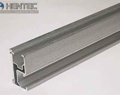 Chine Le toit de panneau solaire de rail monte l'anodisation argentée polie par matériel à vendre