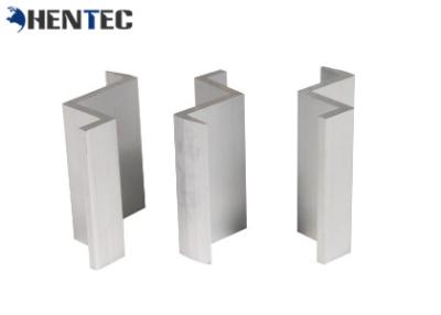 Chine Les systèmes solaires de support de toit de bride moyenne de picovolte ont expulsé des profils d'aluminium 6063 - T5/6060 - T5 à vendre