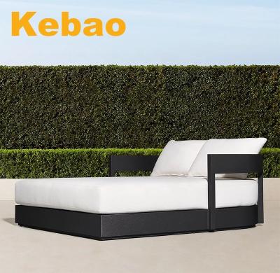 China Modern luxury metal funiture metal garden design outdoor daybed with cushion for sale