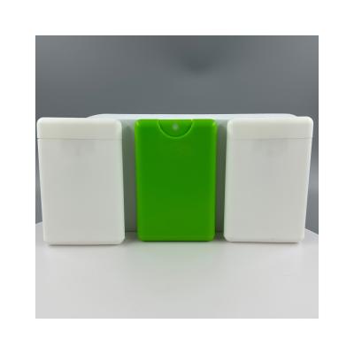 Chine Bouteille de pulvérisation de parfums rechargeable portable de 10 ml carré avec base en brume fine pp à vendre