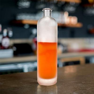 China Botellas de vodka, brandy y licor con el logotipo del cliente aceptable 500 ml de vidrio redondo transparente en venta
