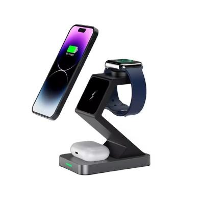 China 500PC Free Logo Service 3 In 1 Charging Station With Magnetic Wireless Charger Pad en venta