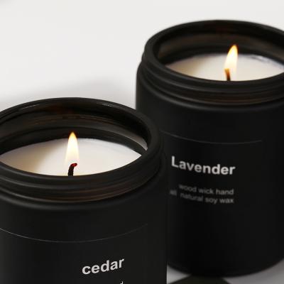 Chine Parfum parfum personnalisé luxe cire de soja bougies d'aromathérapie en bocal en verre boîte cadeau en fer blanc à vendre