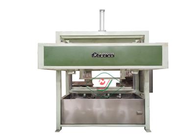 Chine Machines de carton d'oeufs de pulpe de papier/caisse de moulage automatiques d'oeufs faisant la machine 1000pcs/h à vendre