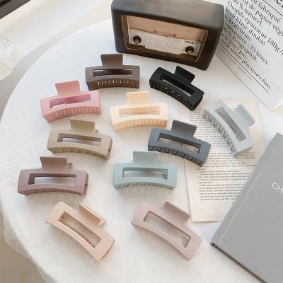 China Hair Claw Clips 2022 Korean new trendy wholesale large acrylic solid color frosted matte plastic hair claws for women thick hair for sale