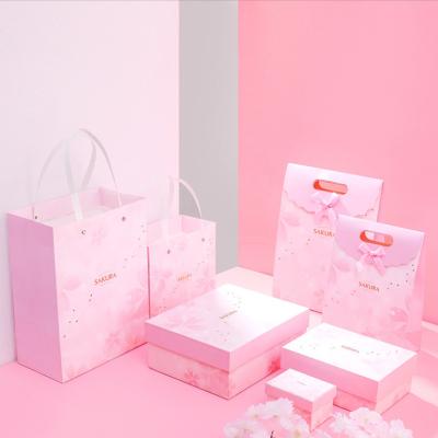 China Populäre Einkaufstaschen Offsetdruck Verpackung Papier Geschenktasche Set mit Griff zu verkaufen