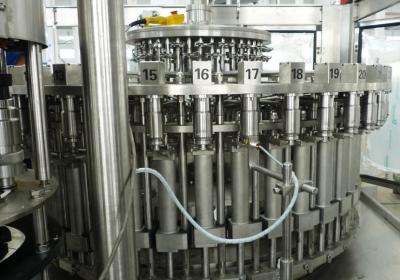 Китай ПЭТ бутылки машина розлива напитков включают роторный ополаскиватель, роторный наполнитель, роторный Шапочника продается