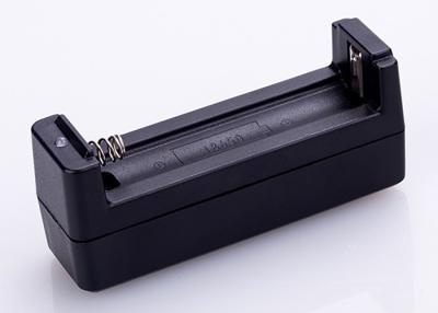 Chine Chargeur de batterie constant de bâti de mur de tension, chargeur de lampe-torche rechargeable à vendre