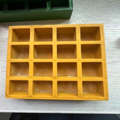 중국 자물쇠 크기 38x38mm, 황색 FRP 형성 격자., 한쪽에 덮개와 평면 표면. 걷는 방법의 최고의 성능 판매용